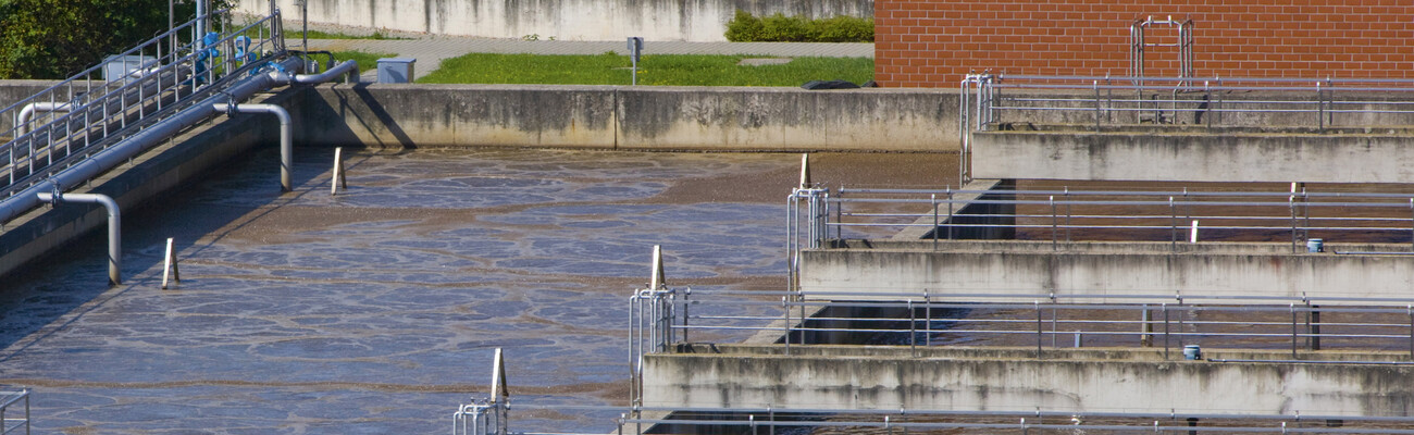 Klärbecken der Abwasserreinigungsanlage Manching.