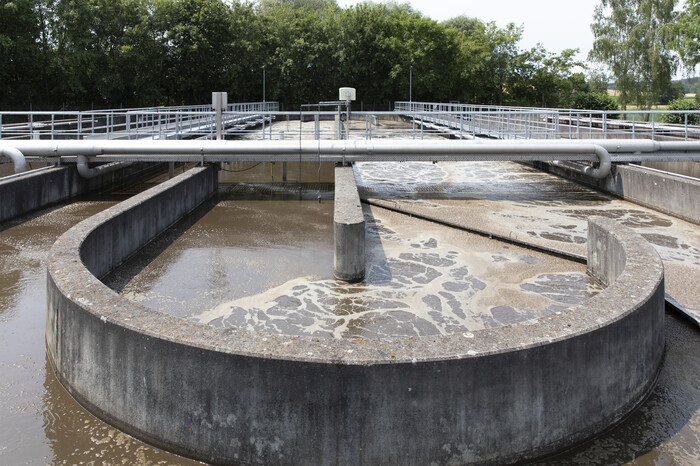Apport d’oxygène pour les microorganismes des bassins d'aération.