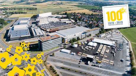 Célébration des 100 ans de KAESER KOMPRESSOREN à Coburg avec une journée portes ouvertes, des visites du site et une fête pour les salariés.