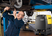 Compresseur à pistons i.Comp 9 Tower T parfait pour les garages automobiles.