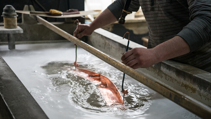 Galvanisation avec de l’eau chaude produite grâce à l’énergie calorifique d’un compresseur.