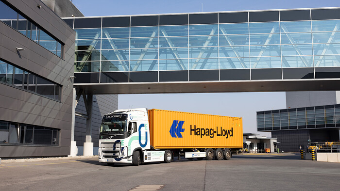 Camion électrique en service pour KAESER entre Cobourg et Gera, une solution logistique durable pour optimiser la durabilité de la production de compresseurs d'air.